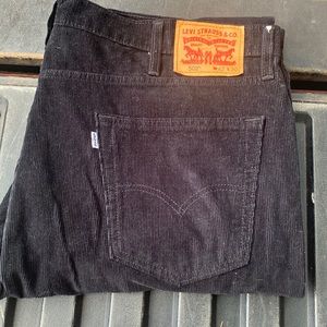 Men Levi Pant size 42x30 style 502